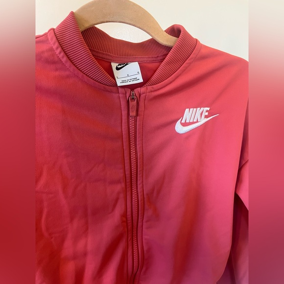 Nike girls salmon color tracksuit matching set - Picture 6 of 10